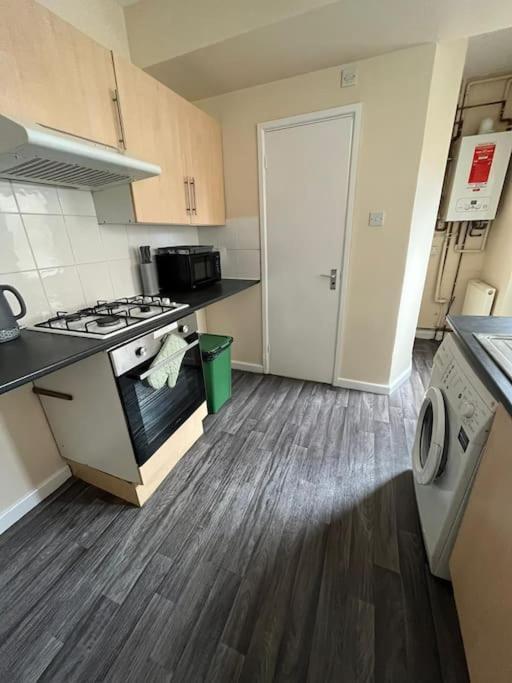 Flat 1, 67 Colwick Road Ng2 4Al Apartment Nottingham Bagian luar foto